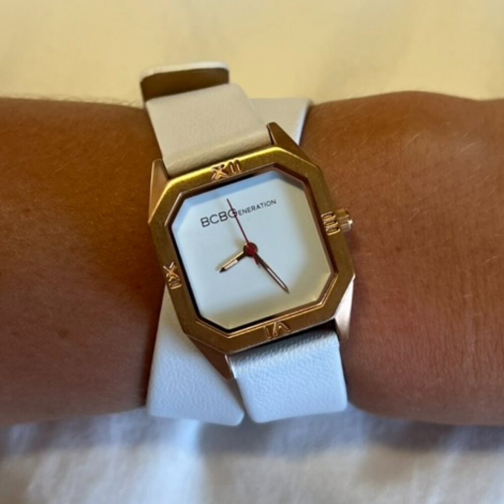 BCBG WHITE LEATHER WRAP WATCH